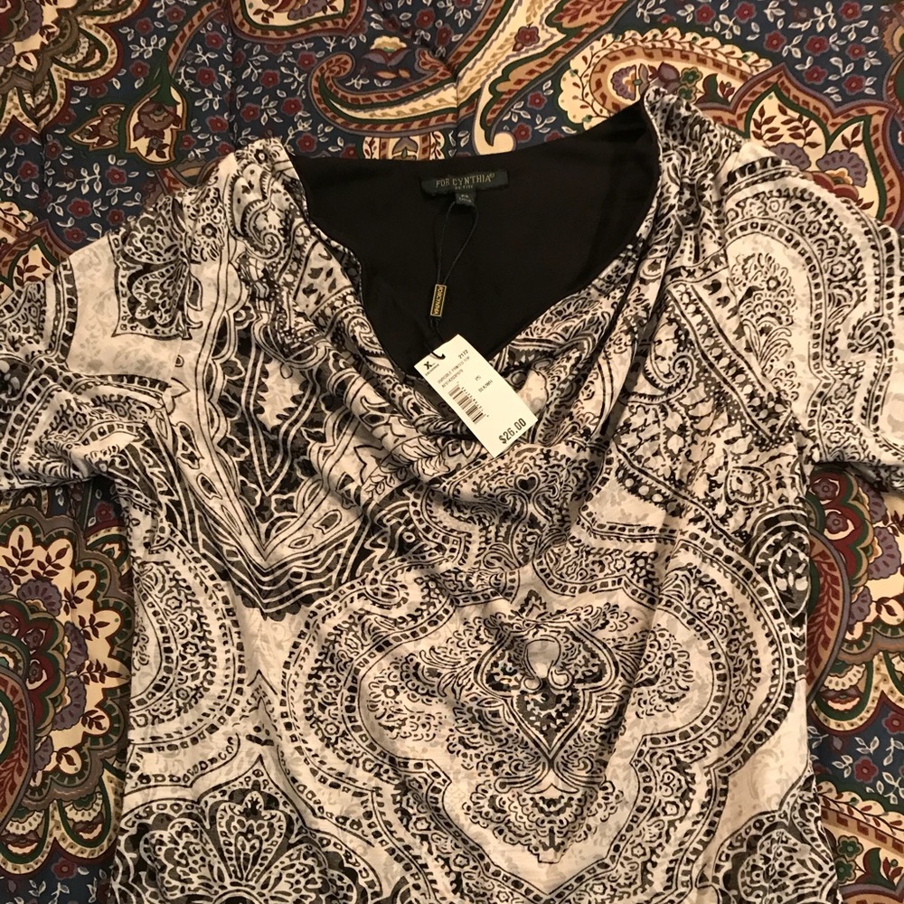 Reversible short sleeve top w/drape neck.